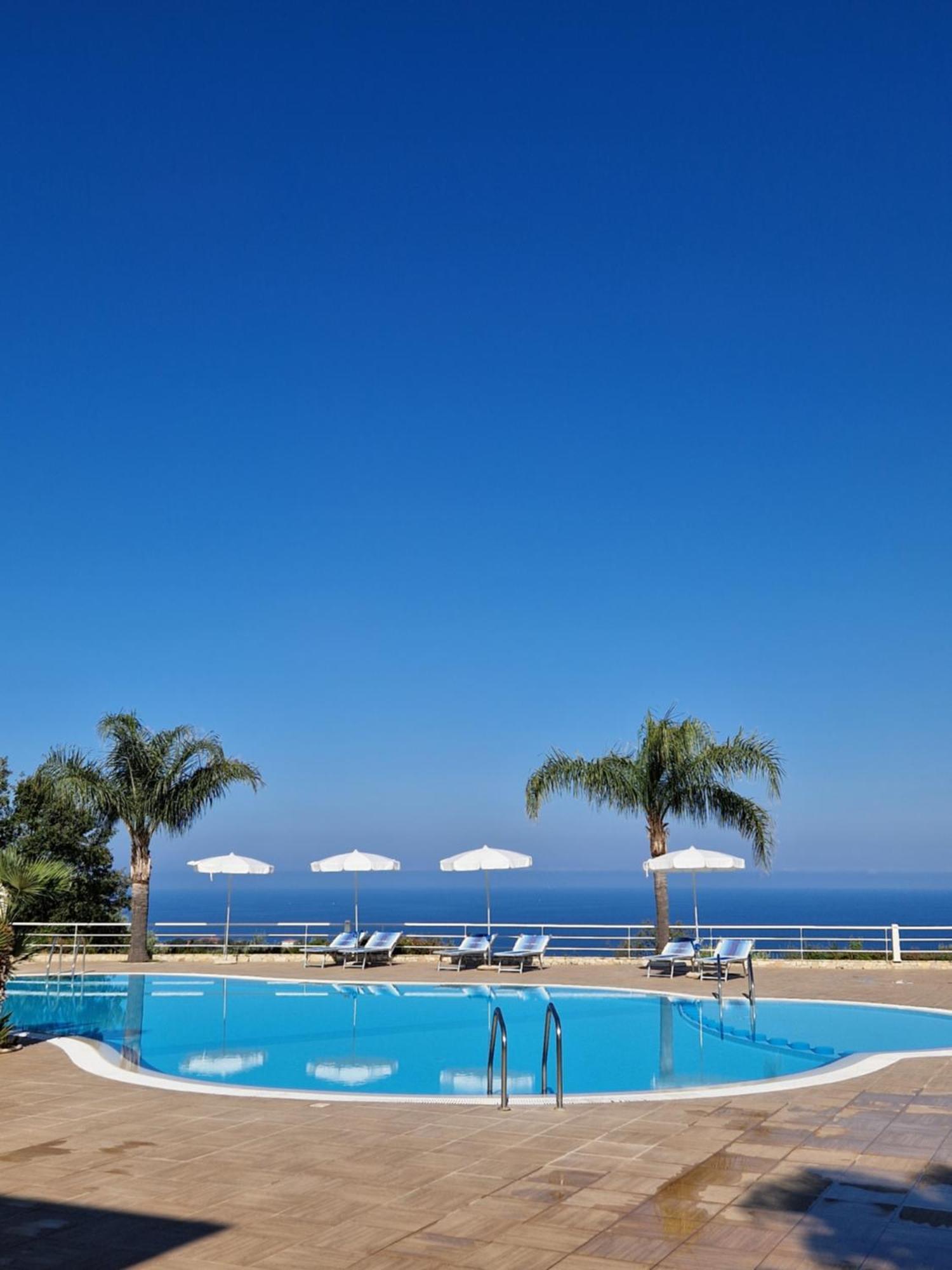 Santa Monica Residence Hotel ริกาดี ภายนอก รูปภาพ